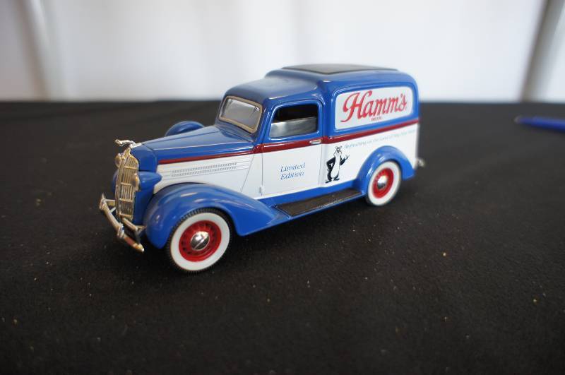 lot 121 image: Hamms 1936 Dodge Coin Bank