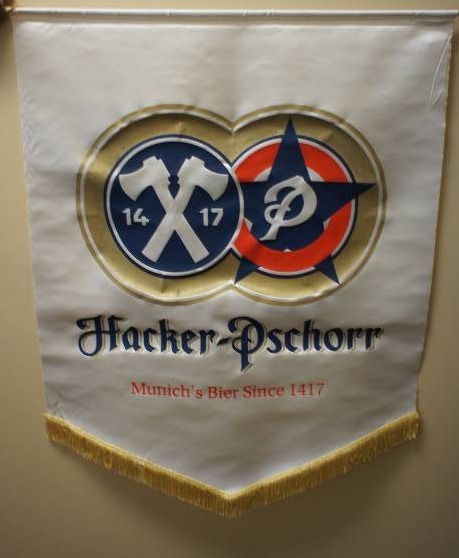 lot 135 image: Hacker Pschorr Silk Banner