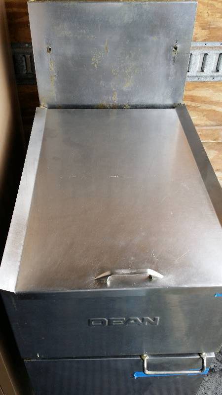 Dean NSF Commercial Natural Gas Deep Fryer with 2 Baskets