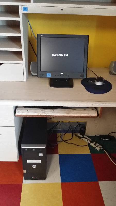 Nobolis Computer with JTX V5 Monitor, Keyboard, Mouse, Speakers & Mousepad