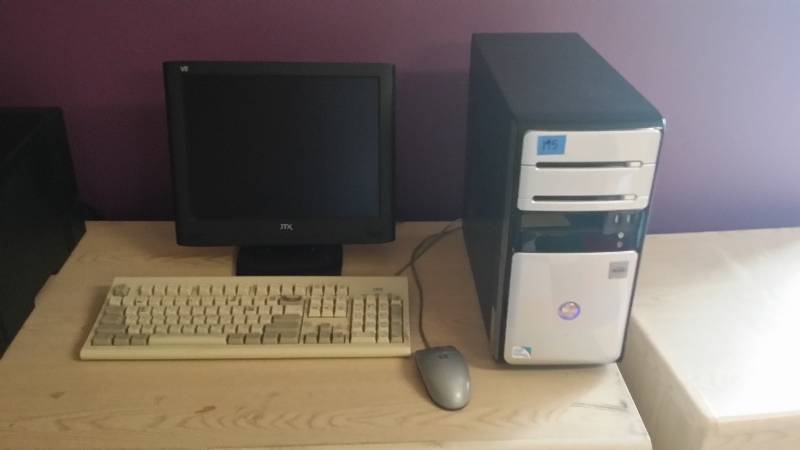 Nobolis Intel Pentium Computer with JTX V5 Monitor, Keyboard & Mouse