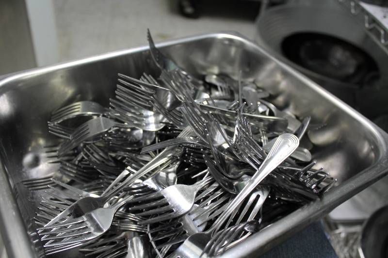 lot 528 image: Stainless Steel Container of Metal Forks.