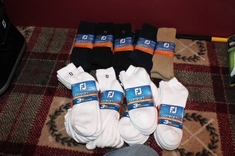 lot 325 image: Lot of Footjoy Comfort Sof Socks WhiteBrownBlack.