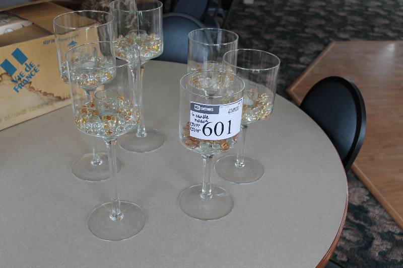 lot 601 image: Lot of (6) Decorative Candle Holders Glass 14 (3) 18 (3).