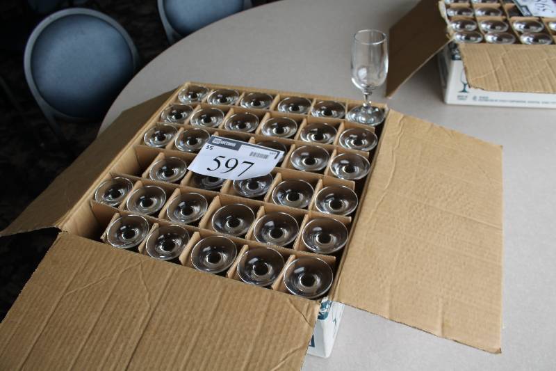 lot 597 image: Lot of (35) Sysco Manhattan Glasses 36 x 6.5oz.