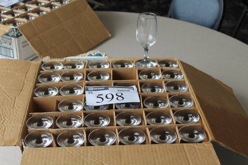 lot 598 image: Lot of (35) Sysco Manhattan Glasses 36 x 6.5oz.