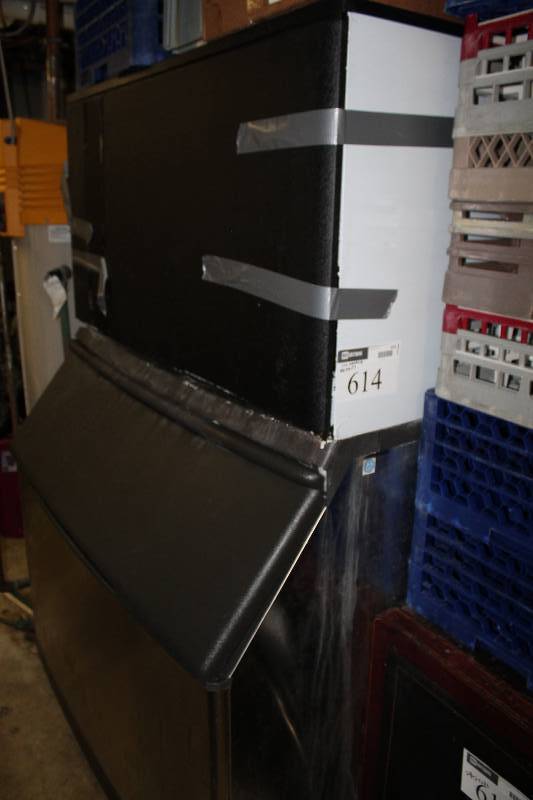 lot 614 image: Ice Maker wIce Bin & Overhead Ice Maker 48 x 34 x 77.