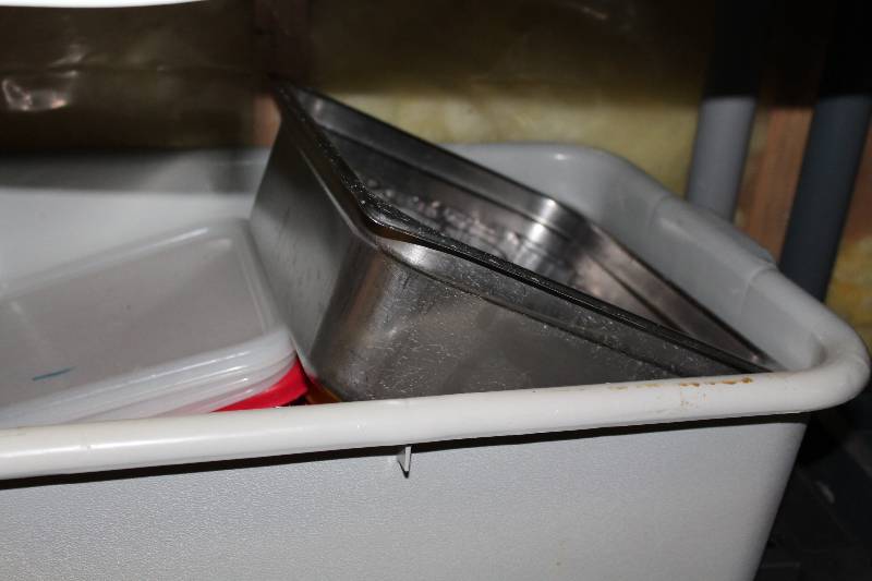lot 640 image: Shelf Lot Including Plastic Bin Metal Muffin Baking Tray Plastic Trays And More.