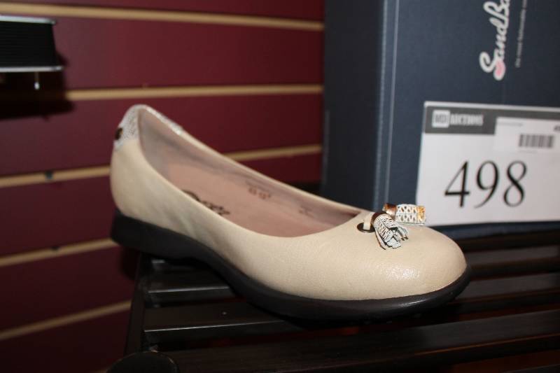 lot 498 image: Womens Golf Shoe Size 7 Tassel Toe Rustic Color.