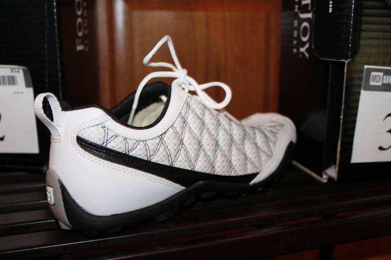 lot 353 image: Footjoy Superlites Womens Golf Shoes Size 8.5.
