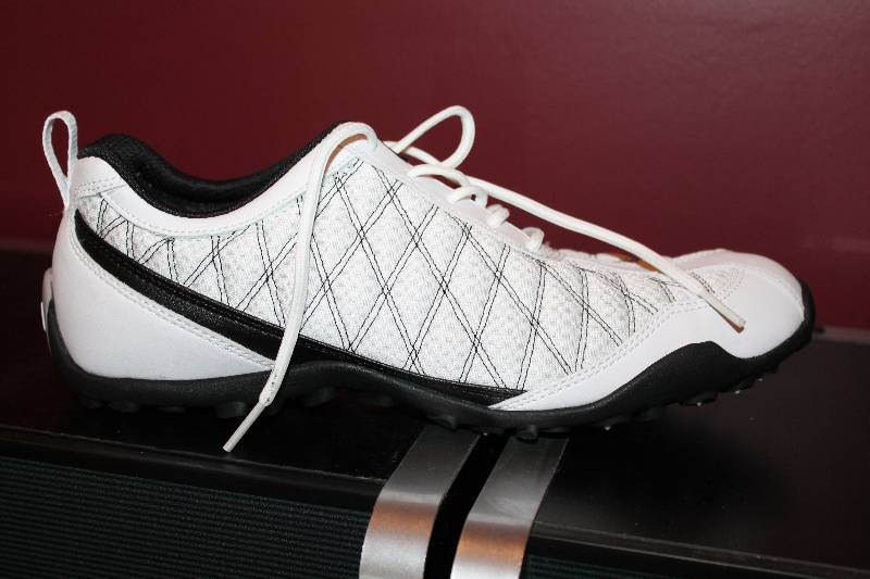 lot 351 image: Footjoy Superlites Spikeless Golf Shoes Size 9.