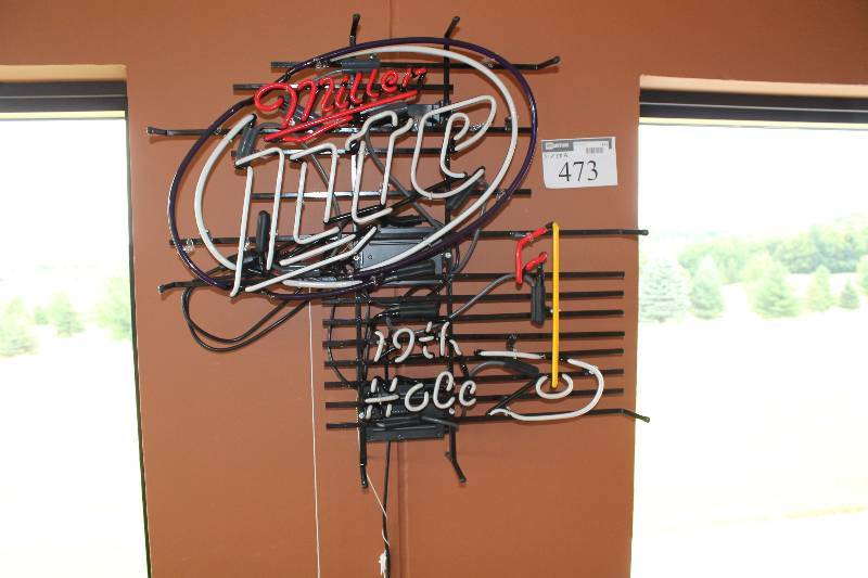 lot 473 image: Miller Lite 19th Hole Neon Sign wCord 31 x 28.5.