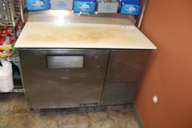 lot 466 image: True Prep Cooler wPrep Table Top & Ingredients Bar wLid Stainless Steel Model TPP-44 HP 13 115V 44.5 x 36 x 41.