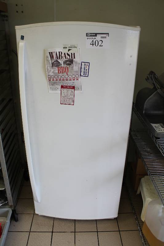 lot 402 image: Whirlpool Refrigerator Model EV181NZRQ04 115VAC60Hz4.0A 30 x 27 x 66.
