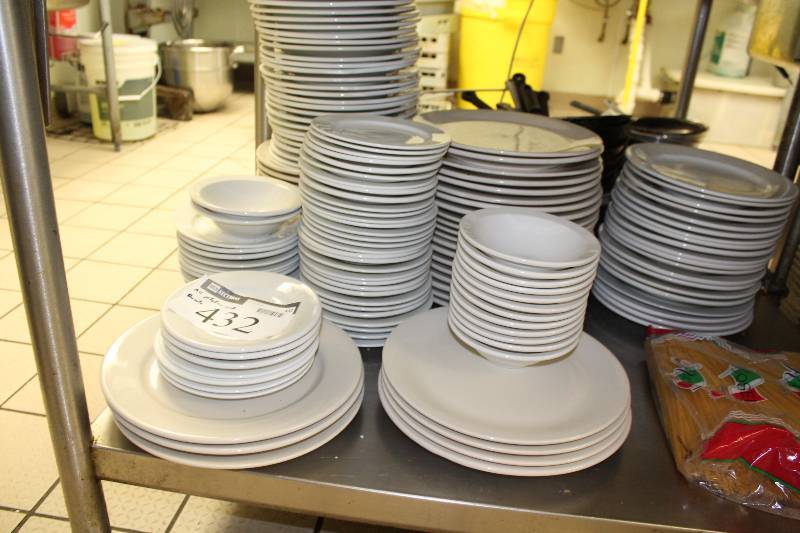 lot 432 image: Lot of Ceramic Bowls & Plates Dinner Plates & Side Plates.