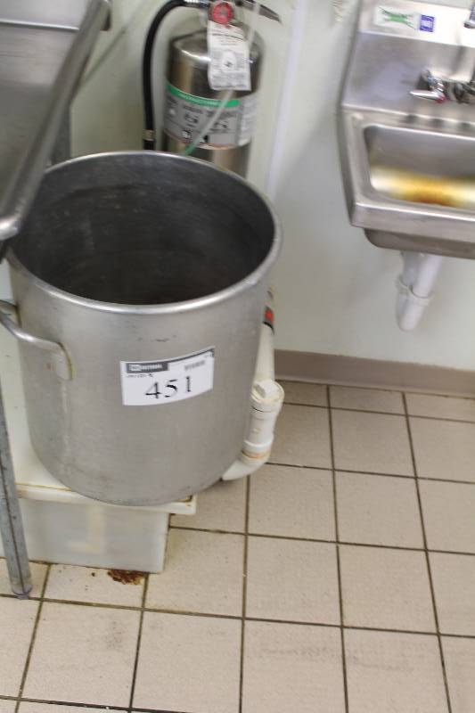 lot 451 image: Large Metal Stock Pot wHandles 17 x 17 x 18.