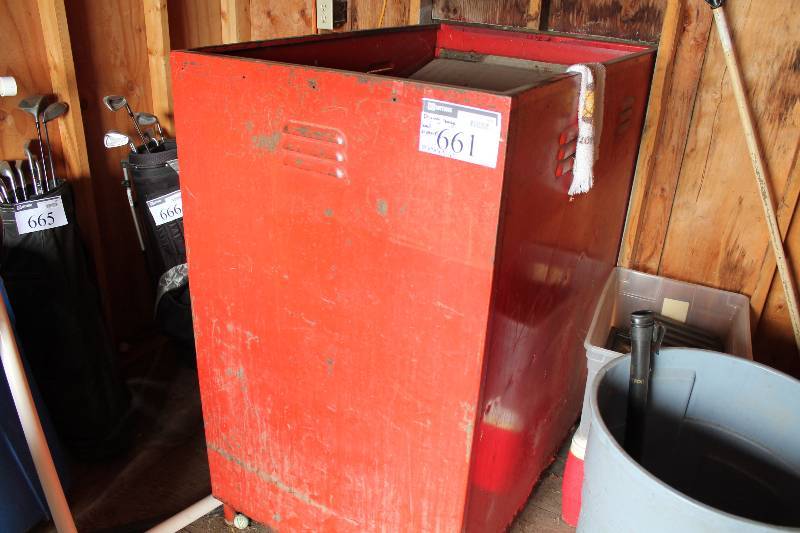 lot 661 image: Driving Range Ball Dispenser wToken Slot For Payment 30 x 46 x 51.5.