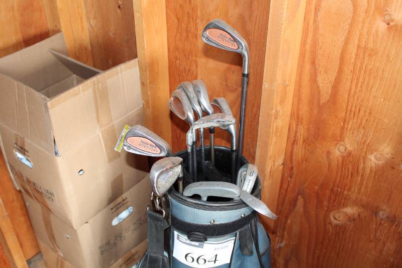 lot 664 image: Golf Lot Including Golf Bag Steel Golf Irons & Putter, app. 9 ct.