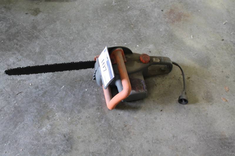 lot 107 image: Chain Saw Model 107625-01 120V60Hz12Amp.