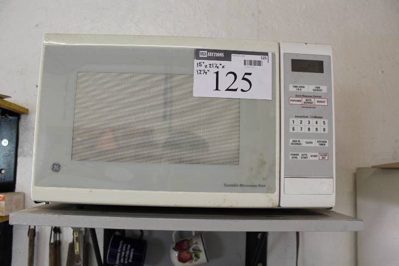 lot 125 image: General Electric Turntable Microwave Oven White Multiple Settings 15 x 21.5 x 12.5.