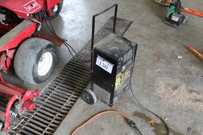 lot 130 image: Napa Battery Charger & Starter Model 85-1010 wAmmeter  & Cords.