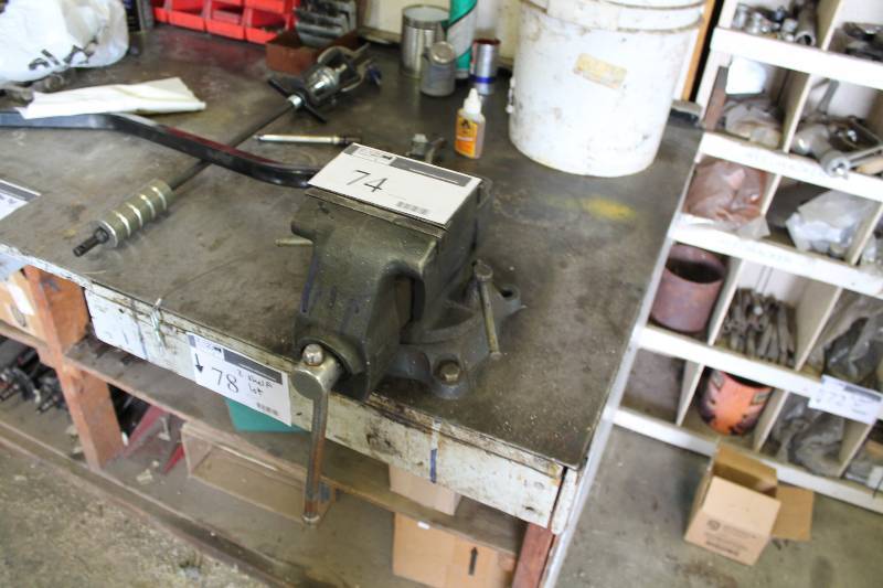 lot 74 image: Metal Vise Grip Table Mounted.