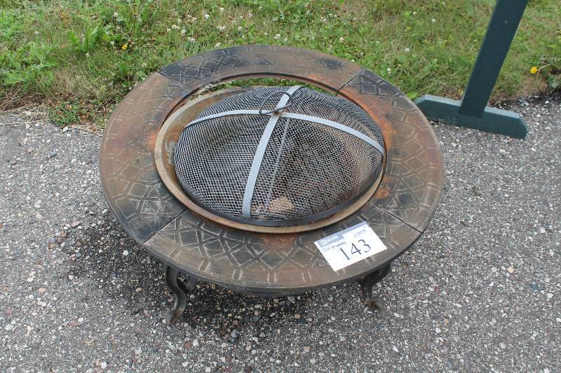 lot 143 image: Fire Pit wGrate Cover Metal 36 Diameter.