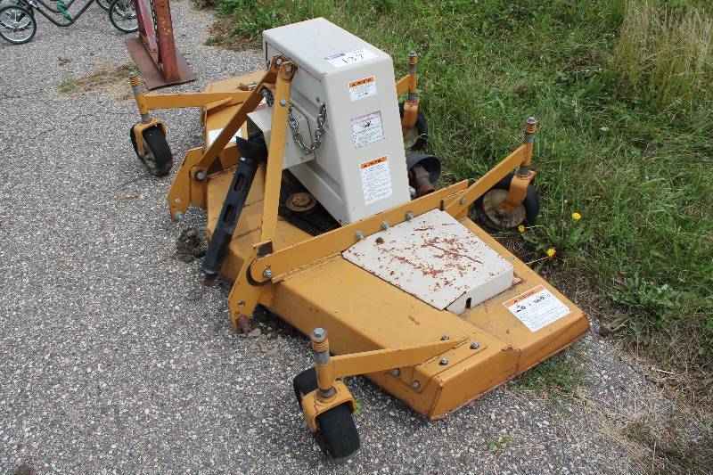 lot 137 image: Woods RM372 Pull-Behind Rear Mount Finish Mowers 45 x 72 x 32.