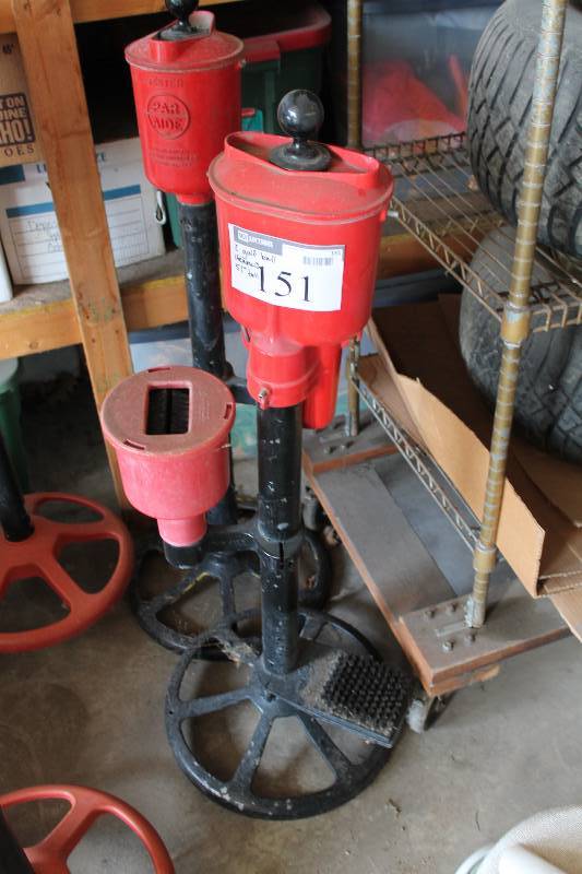 lot 151 image: Lot of (2) Deluxe Par Aide Ball Cleaners 51 Height RedBlack.