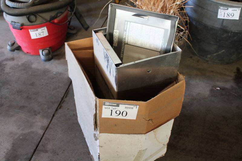 lot 190 image: Box Lot of Metal Hardware Stainless Steel.
