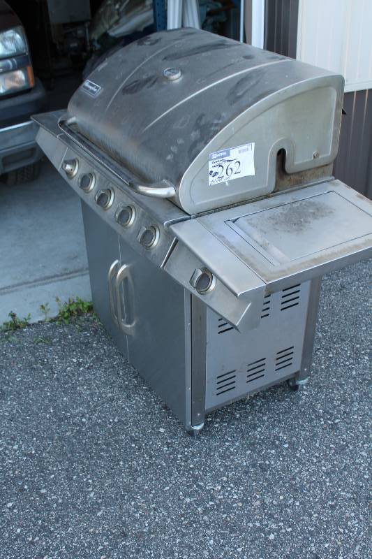 lot 262 image: Charmglow Propane Grill wMultiple Settings & Grate Grills Includes Propane Tank.