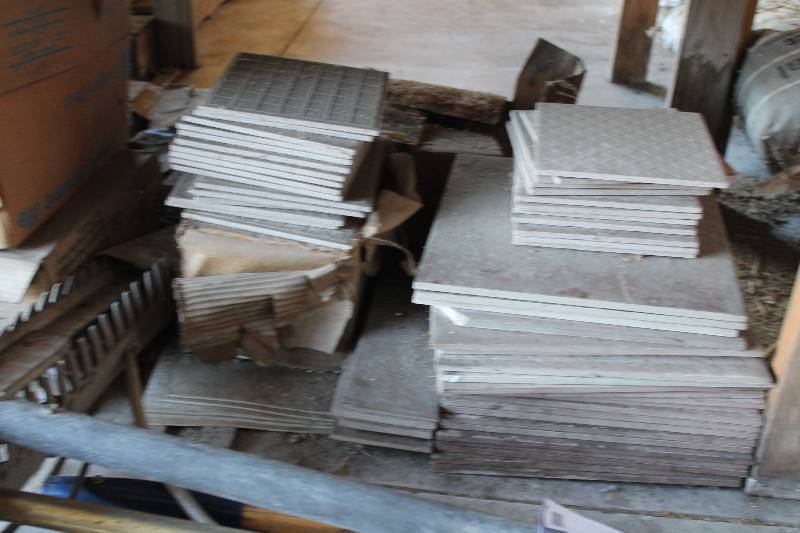 lot 279 image: Lot of Floor Tile WhiteBeige Miscellaneous Shapes & Sizes.
