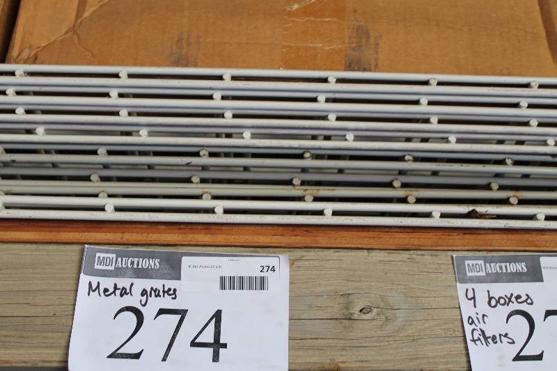 lot 274 image: Shelf Lot of Metal Grates White.