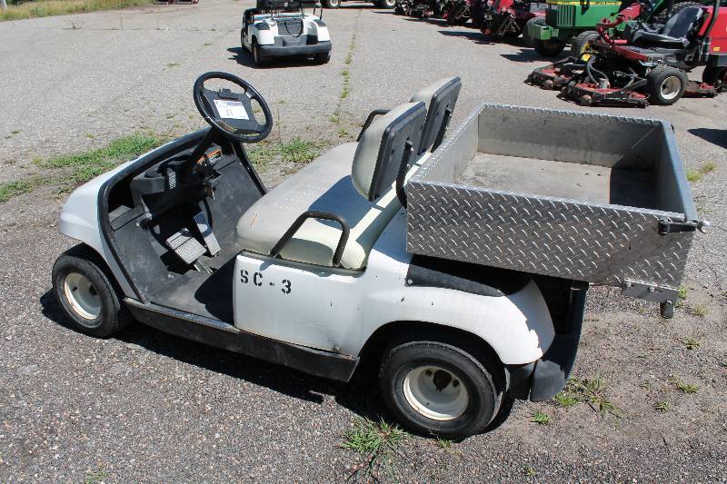 lot 21 image: Yamaha Motor Golf Cart wMetal Bin Attachment Model G16A Power 7.1KW Year Manufactured 1996 296kg Dry Weight Gas Powered Not Operational.
