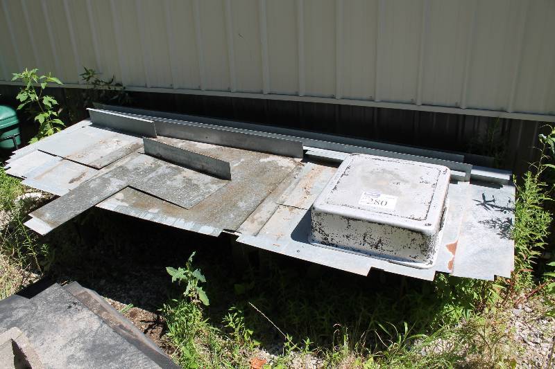 lot 280 image: Scrap Metal Lot wStands.