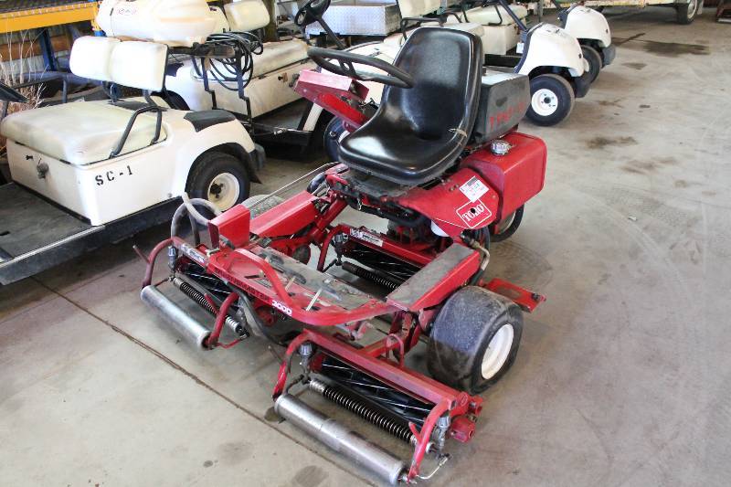 lot 27 image: Toro Greensmaster 3000 Commercial Riding Lawn Mower wSteering Wheel & Seat 5256.7 Hours Tested & Will Not Turn Over & Stay Running.