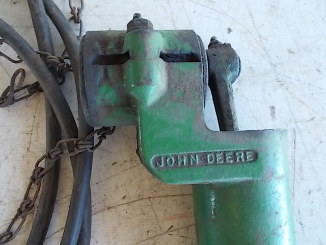 lot 23 image: John Deere No. 8886-6 Air Compresso...