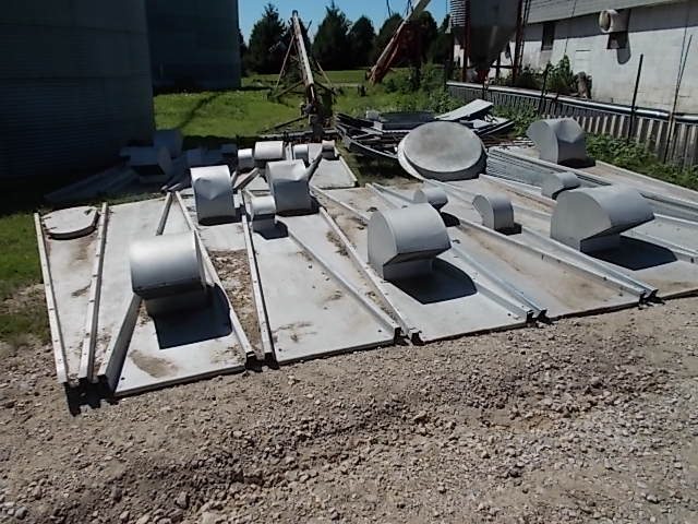 lot 33 image: Chicago Grain Bin, 10,000 Bushel, F...