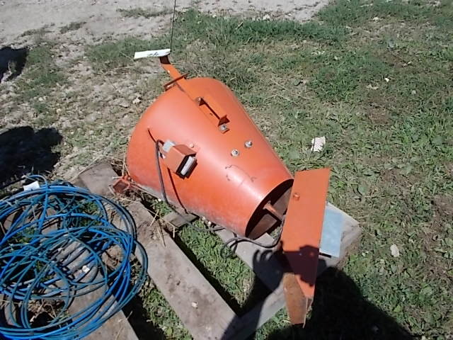 lot 42 image: Electric Grain Spreader, 110 Volt, ...