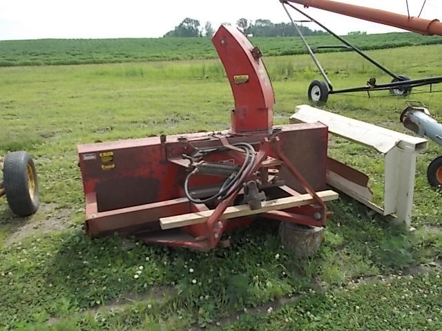 lot 6 image: International Harvester Model 80 3-...