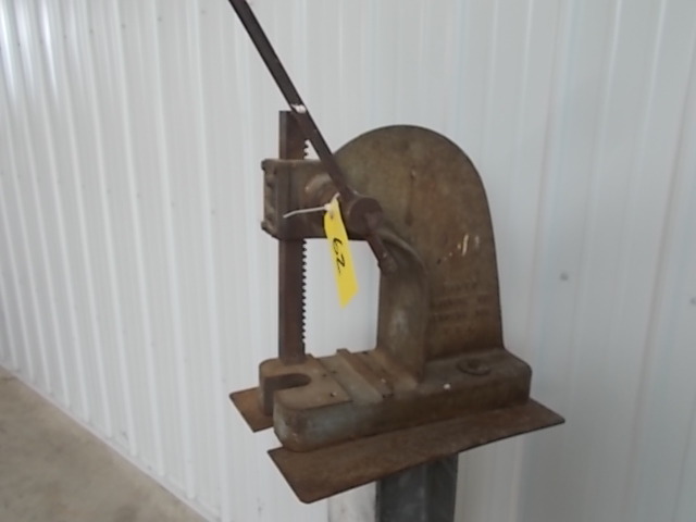lot 62 image: Famco 2 Ton Ardor Press with Pedest...