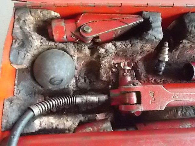lot 69 image: AFF 10 Ton Porta-Power Kit, Pump Ne...