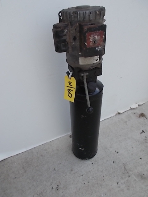 lot 60 image: Benwil 7000 lb. Automotive Hoist, 2...