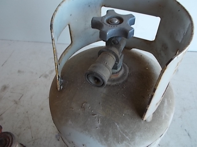 lot 123 image: (4) Bottle Jacks & LP Tank, Cond. U...