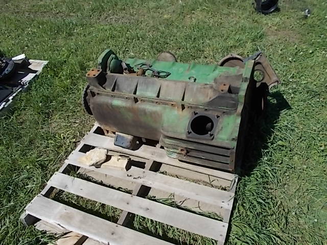 lot 179 image: Engine Core, John Deere No. R3318R...