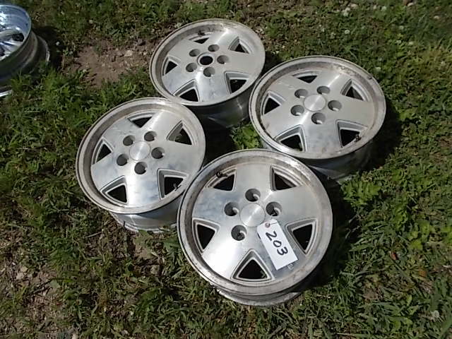 lot 203 image: (4) Alloy Rims, 15 x 7, Chevy...