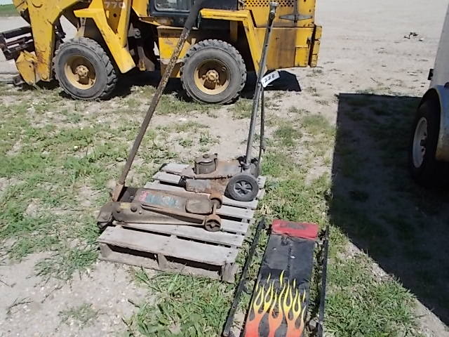 lot 228 image: (2) Jacks & Creeper, Needs Repair...