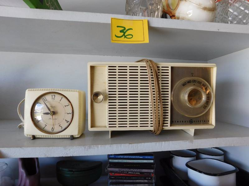 G&E clock radio and clock