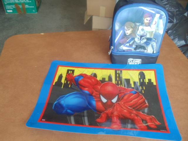 lot 4 image: Lunch Box & Place Mat