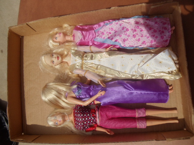 lot 8 image: Barbies